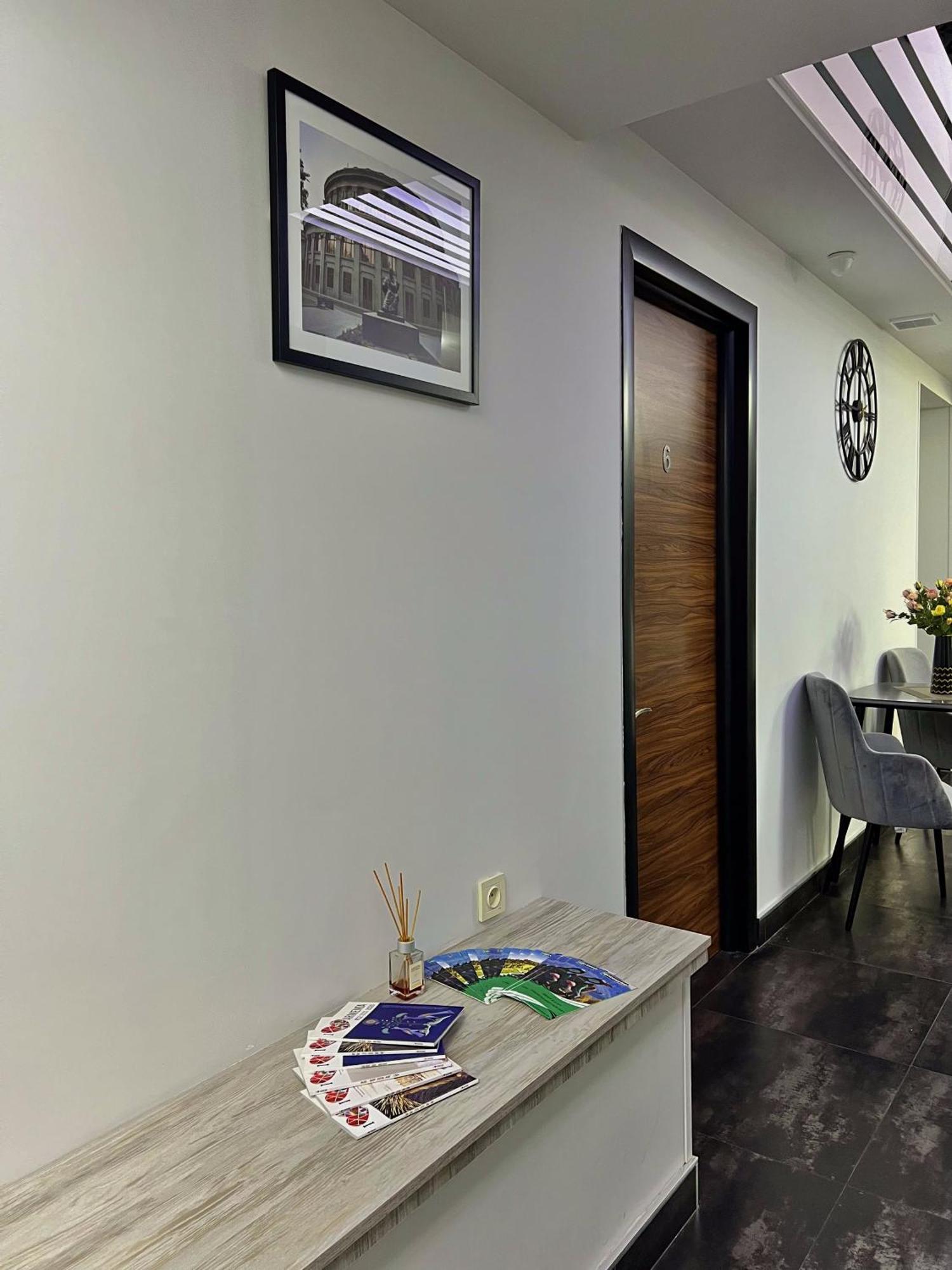 Mashtots Hotel Yerevan Bagian luar foto