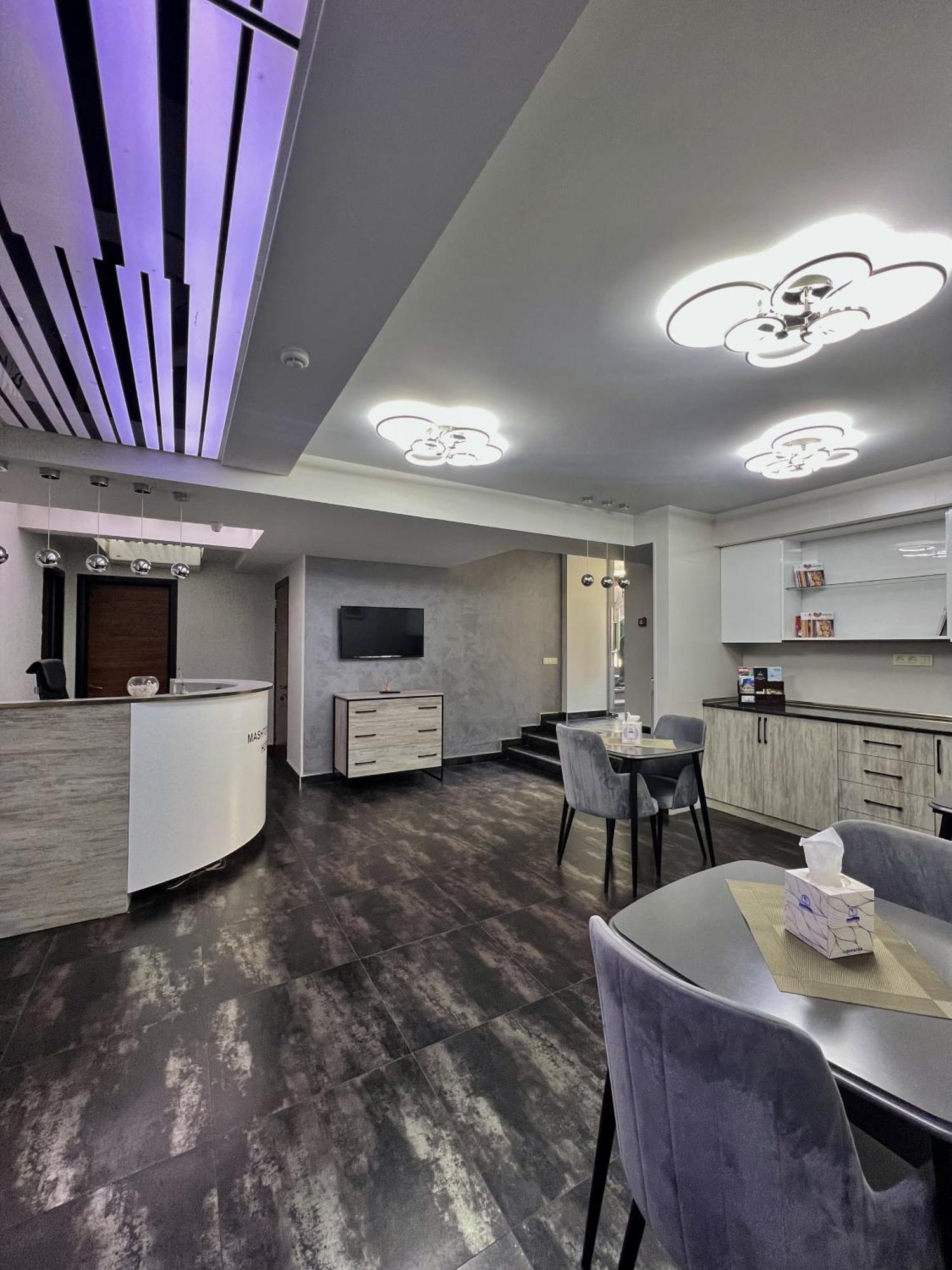 Mashtots Hotel Yerevan Bagian luar foto