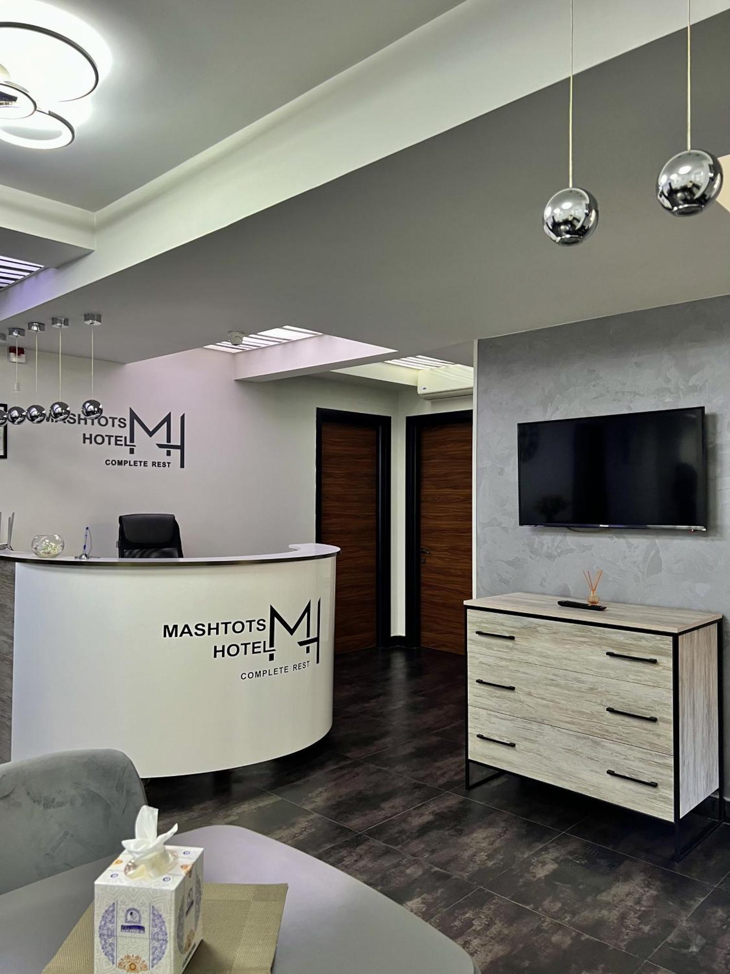 Mashtots Hotel Yerevan Bagian luar foto
