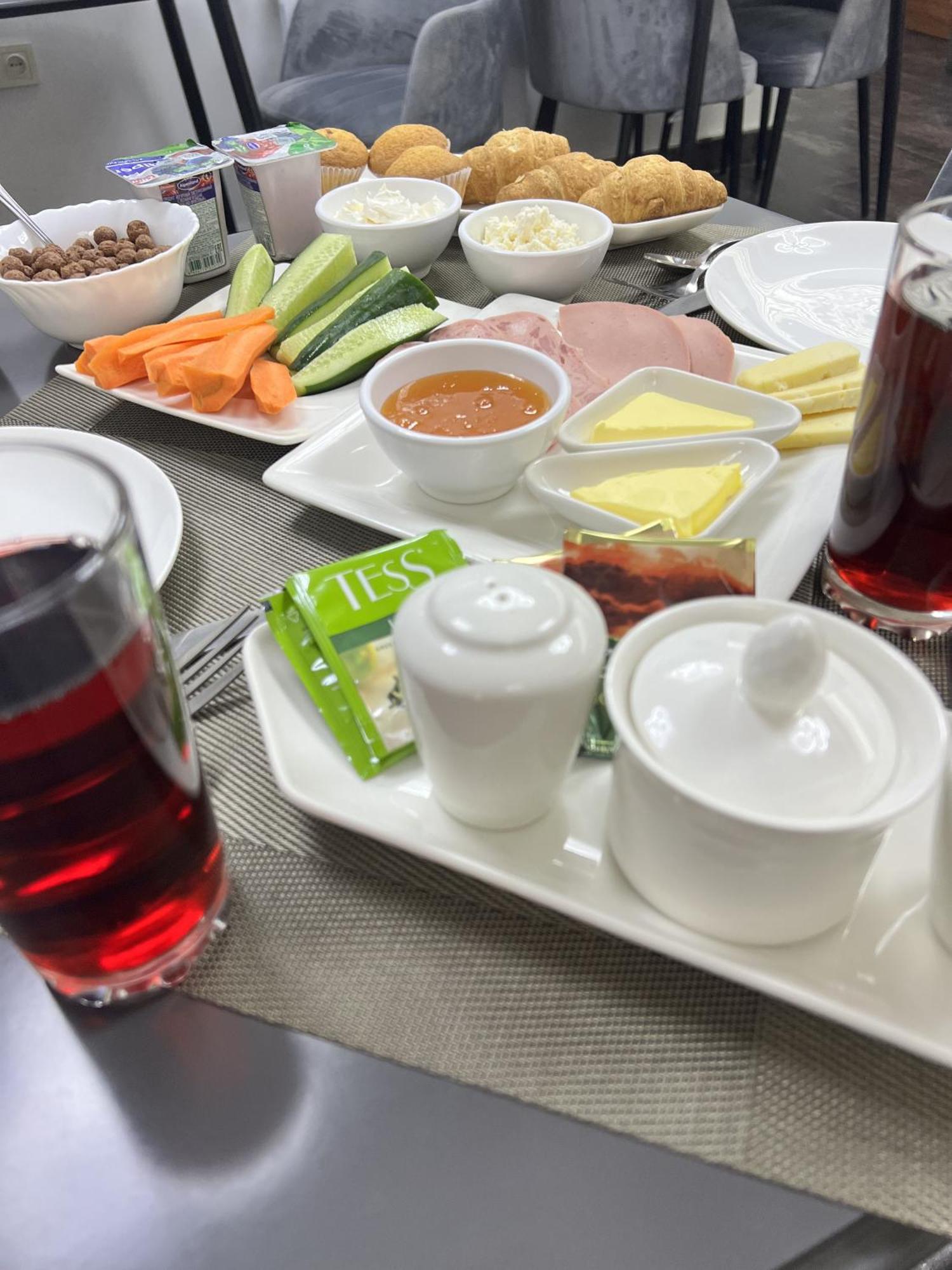 Mashtots Hotel Yerevan Bagian luar foto
