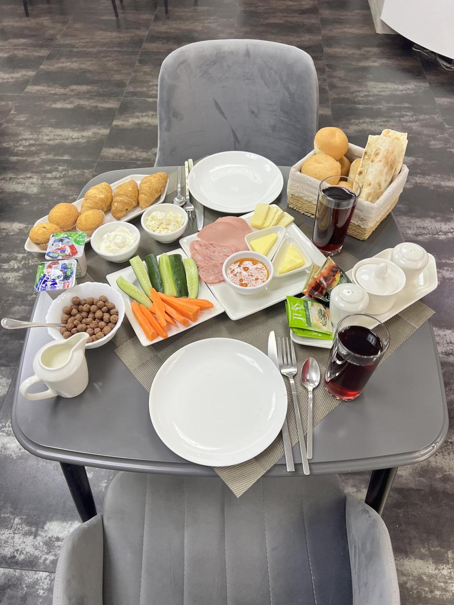 Mashtots Hotel Yerevan Bagian luar foto