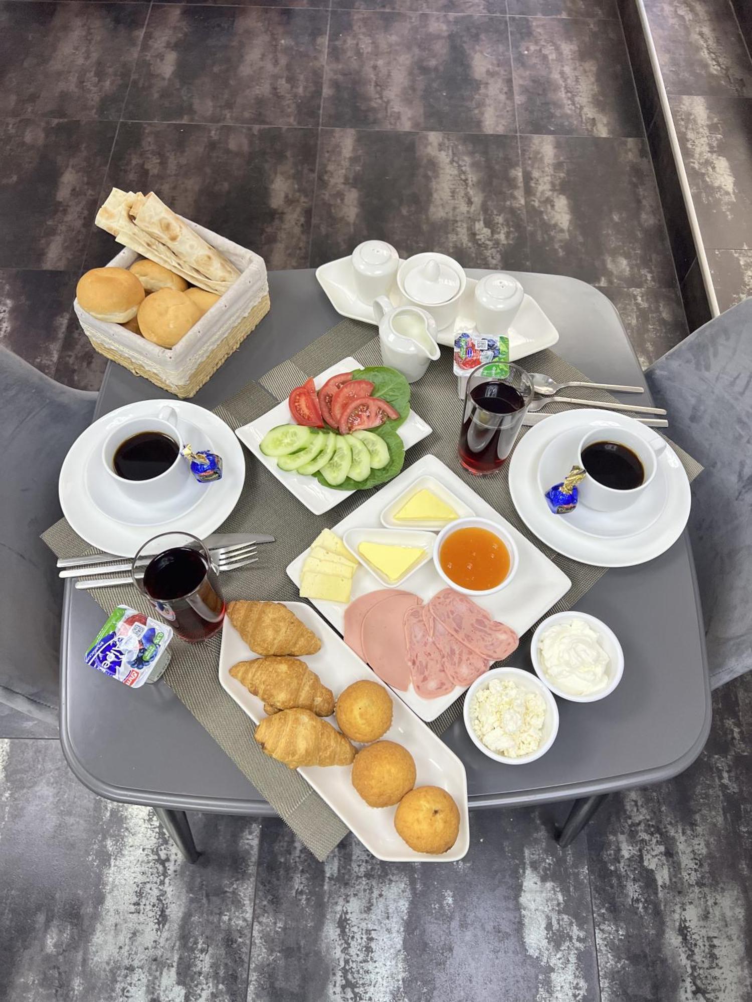 Mashtots Hotel Yerevan Bagian luar foto